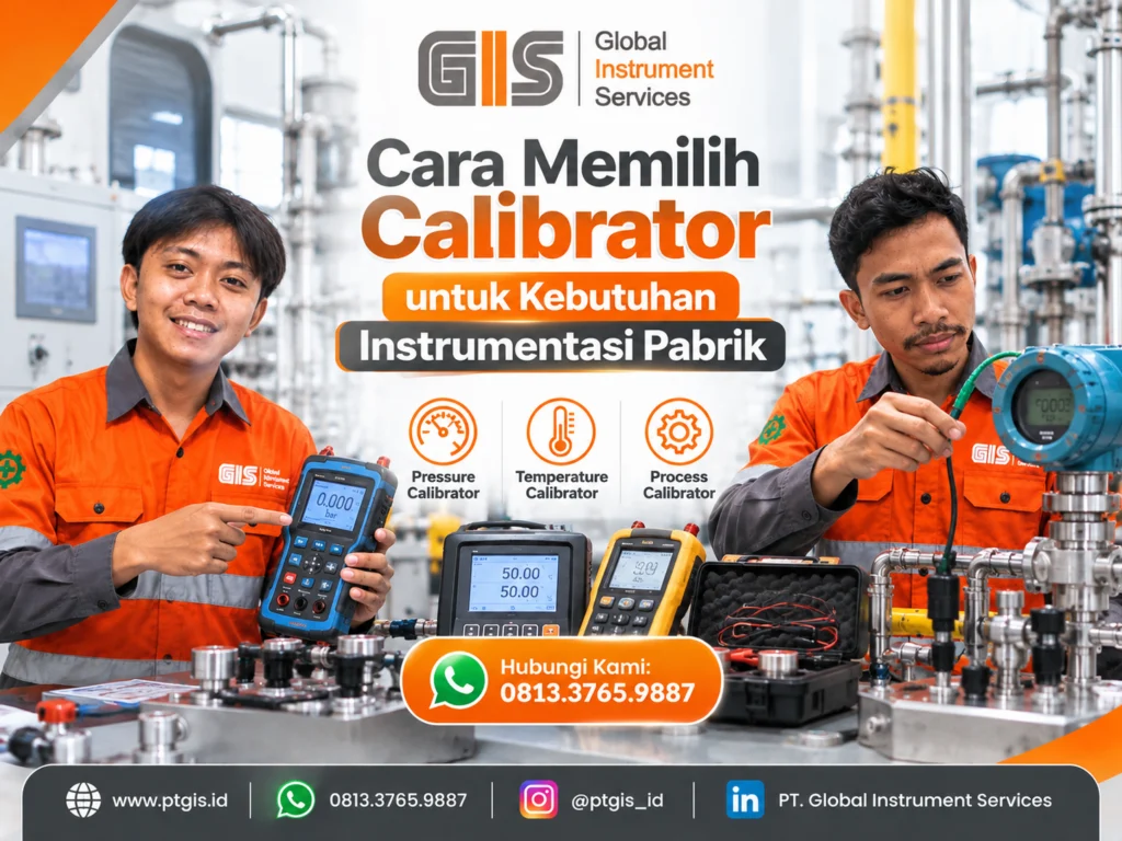 Teknisi instrumentasi memilih calibrator untuk pemeriksaan instrumen tekanan dan temperatur di pabrik.