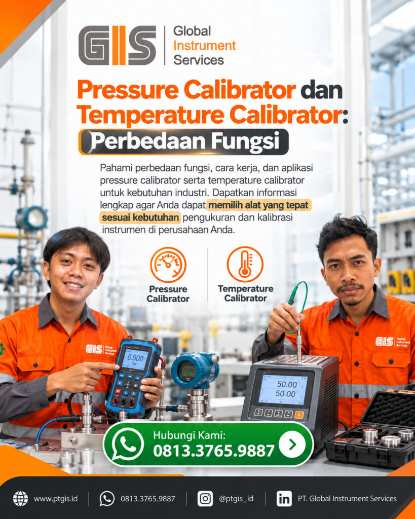 Teknisi instrumentasi menggunakan pressure calibrator untuk memeriksa instrumen tekanan industri